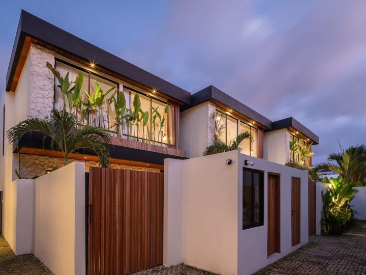 Skylit 1 bed plunge pool villa in Batu Bolong