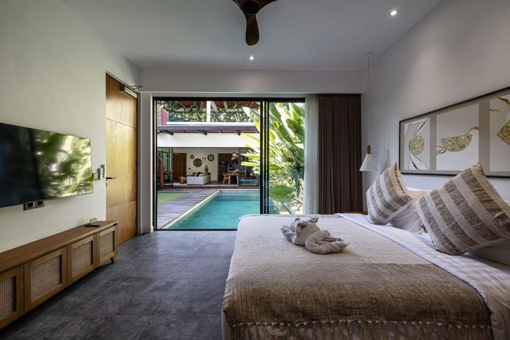 Furnished 4 bed pool villa in Batu Bolong