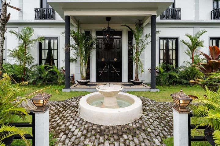 Expansive 5 bed rice field villa in Canggu
