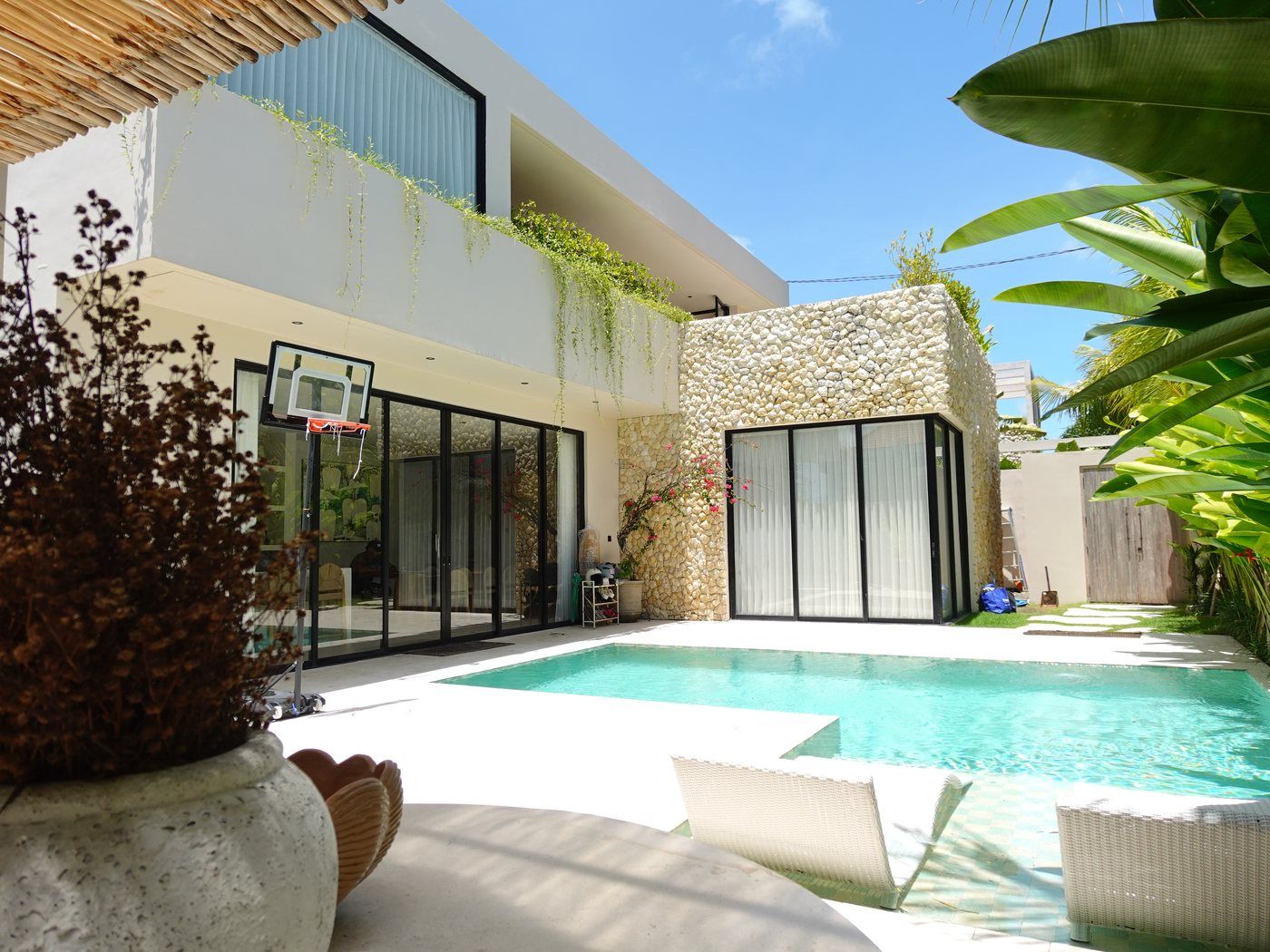 Villa Kaba, Kaba Kaba